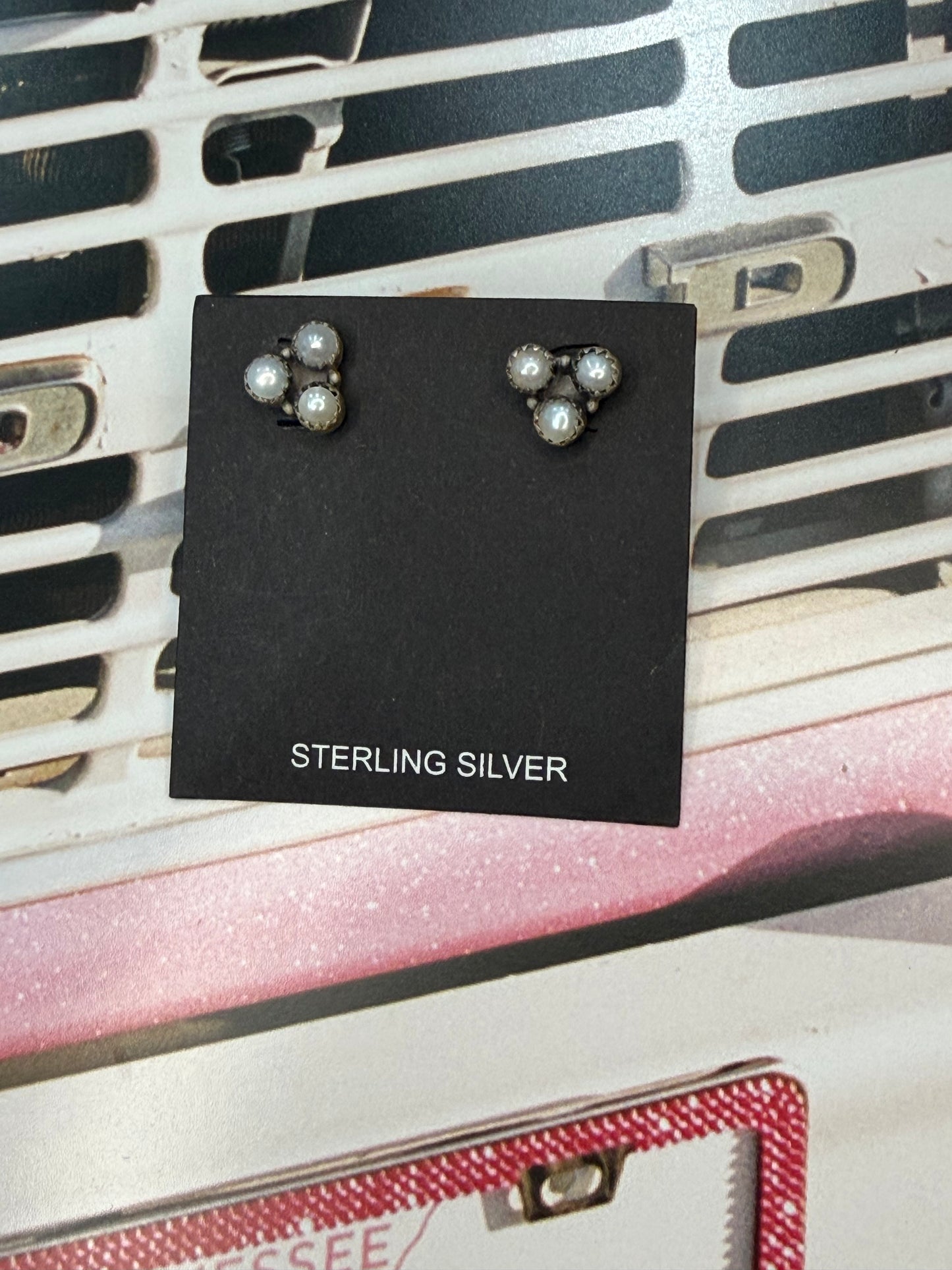 3 stone earings (mother of a pearl)