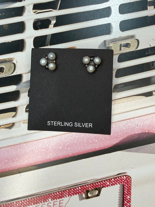 3 stone earings (mother of a pearl)